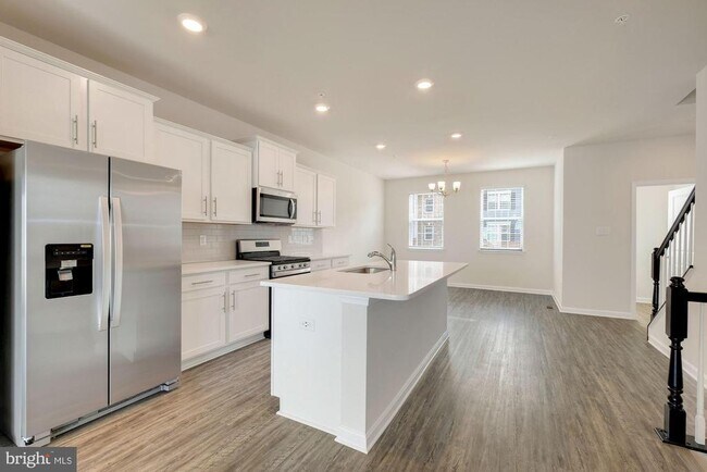 Foto del edificio - 7064 Delegate Pl