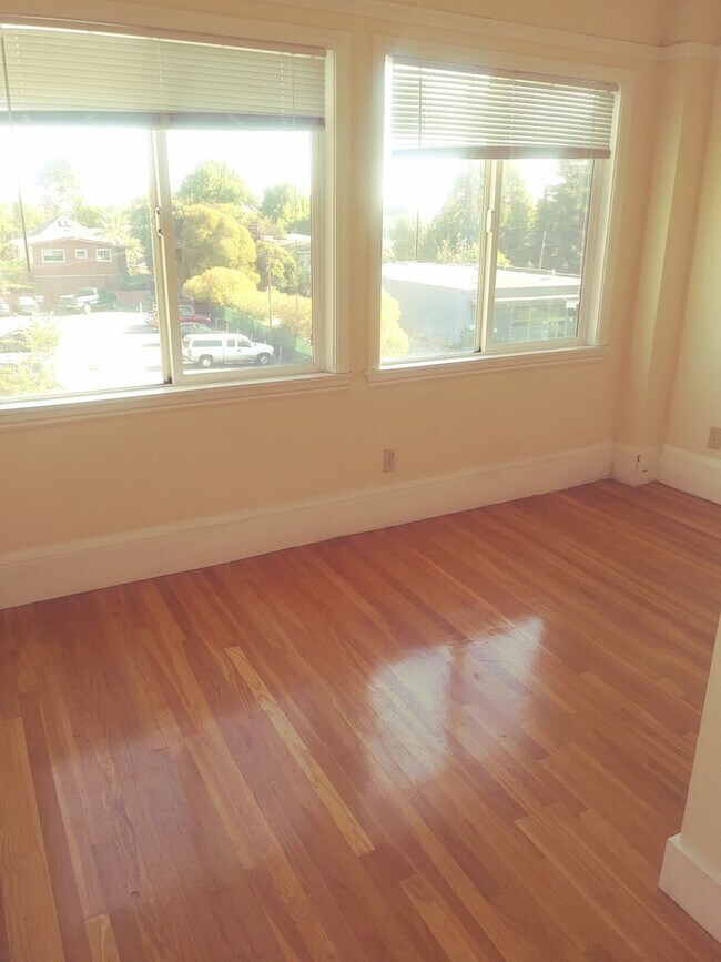 Foto del edificio - -An excellent location on California at University Ave, just a few blocks from North Berkeley BART