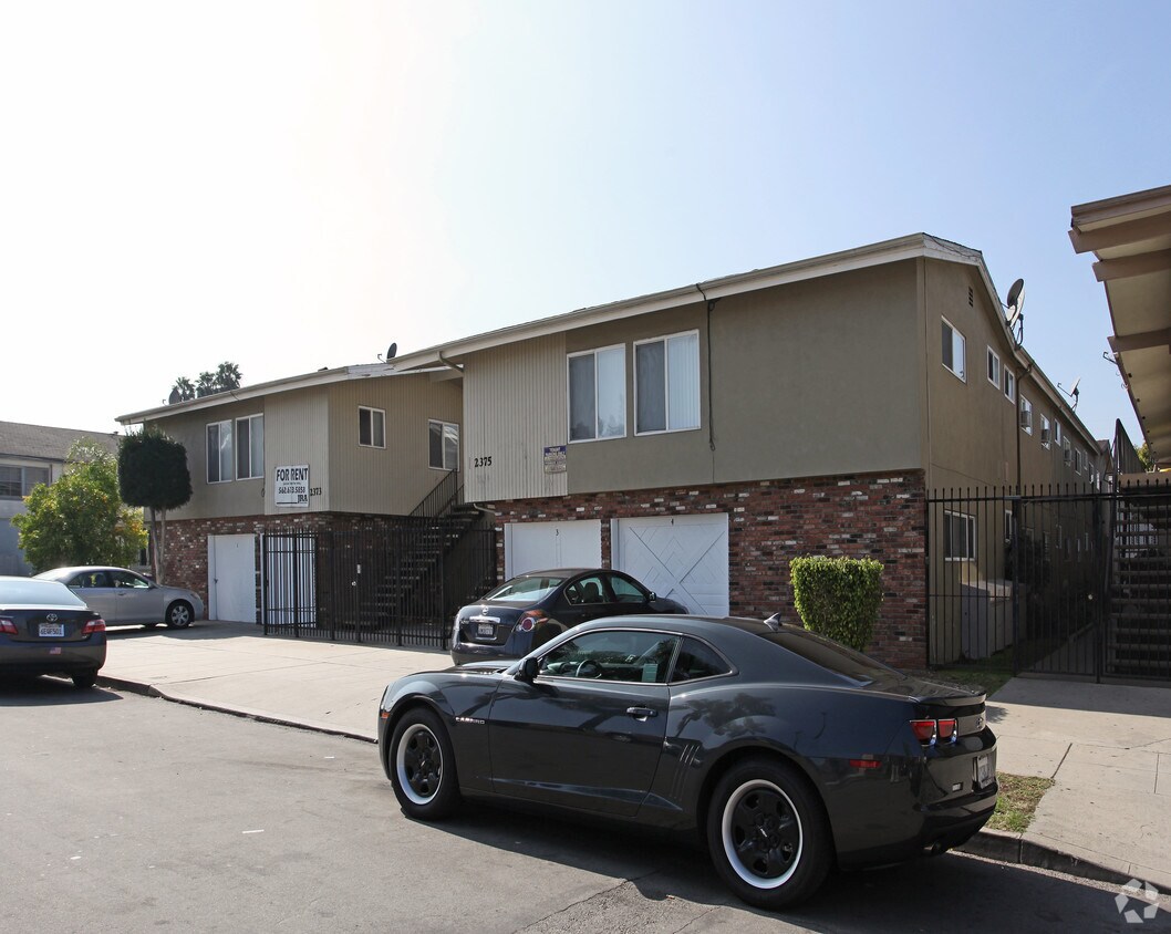 Foto del edificio - 2373-2375 Locust Ave