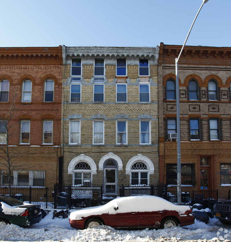 Foto del edificio - 188 Irving Ave