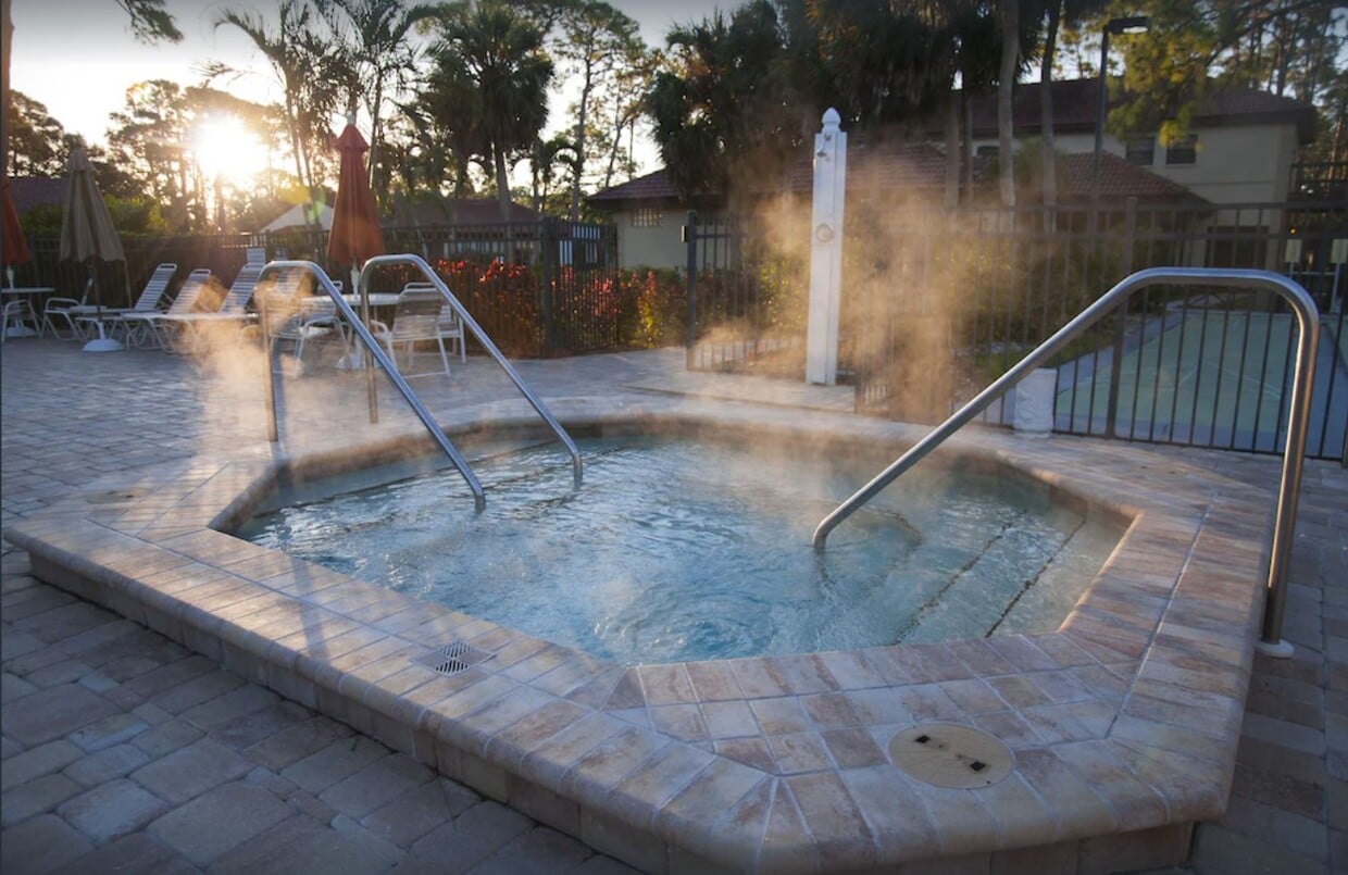 3675 White Pine Ct Unit Village des Pin, Sarasota, FL 34238 Condo for