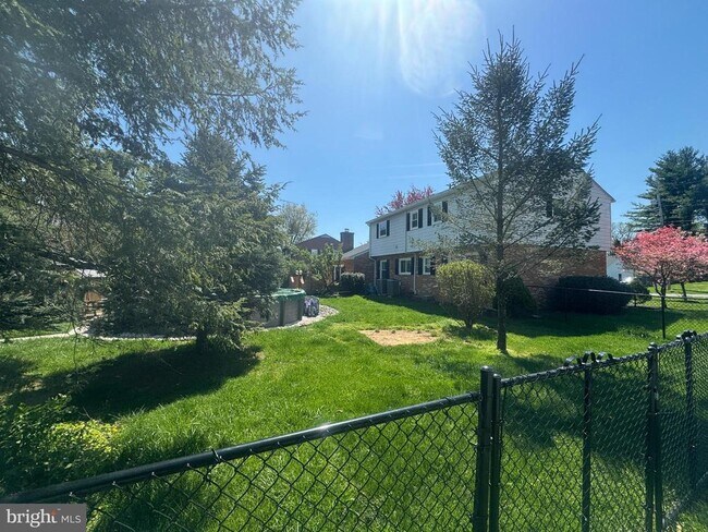 Building Photo - 901 Hillcrest Dr