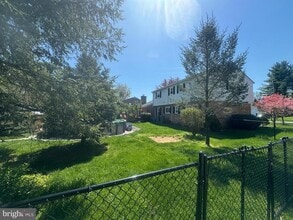 Building Photo - 901 Hillcrest Dr