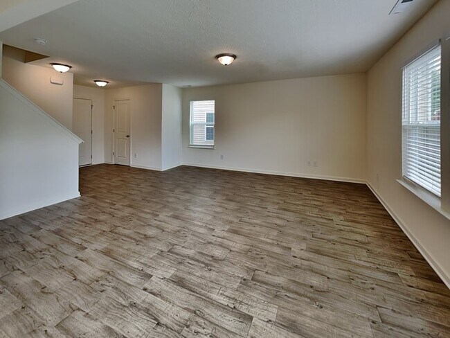 Foto del edificio - 10921 Woods Dr
