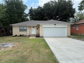 Building Photo - 9560 Crestshire Dr