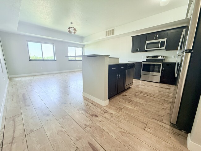 Kitchen - 221 E 5th St