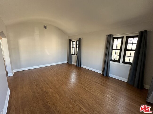 Building Photo - 2124 W 84th Pl