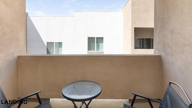 Building Photo - 2555 N Rancho Dr