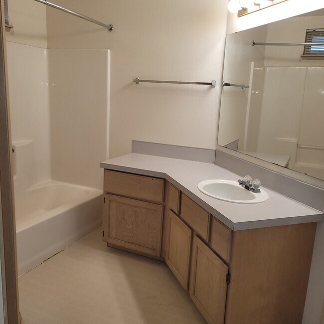 Foto del edificio - 6312 Barstow Ln SE