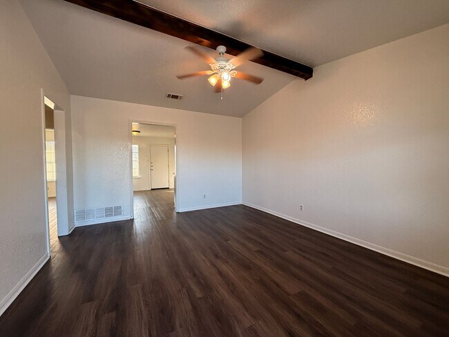 Foto del edificio - 4800 Cedarhill Cir