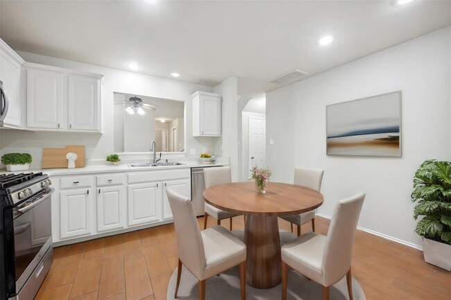 Building Photo - 2808 Greenlee Dr