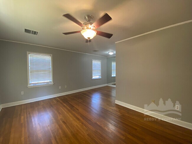 Building Photo - 4714 Bowen Ave