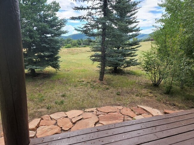 Building Photo - Centrally Located Light and Spacious 2 BR ...