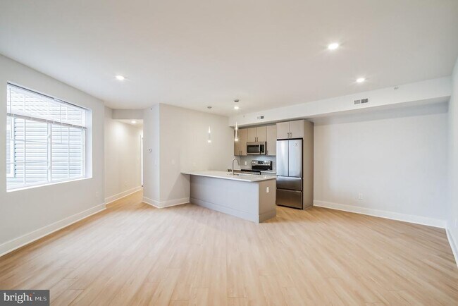 Building Photo - 646 N 32nd St