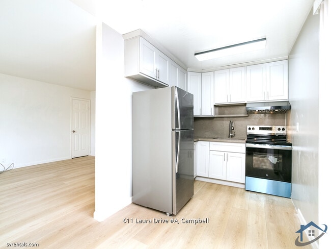 Building Photo - 611 Laura Dr