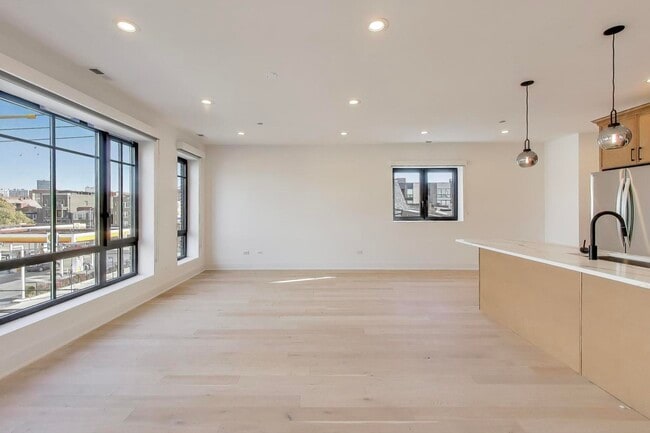 Foto del edificio - 1619 W Lawrence Ave