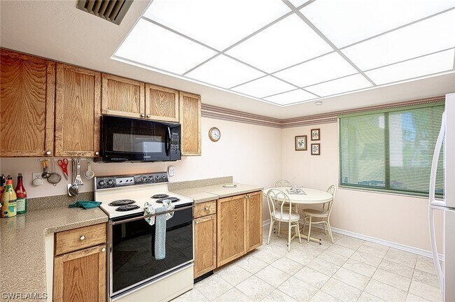 Foto del edificio - 586 Beachwalk Cir