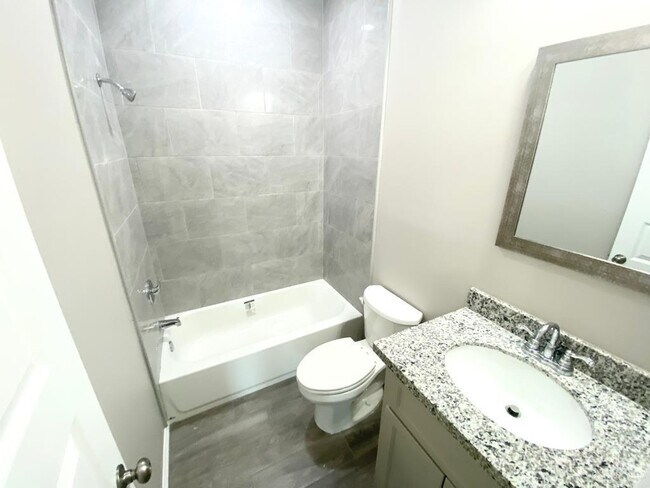 Foto del edificio - 14 West Dr