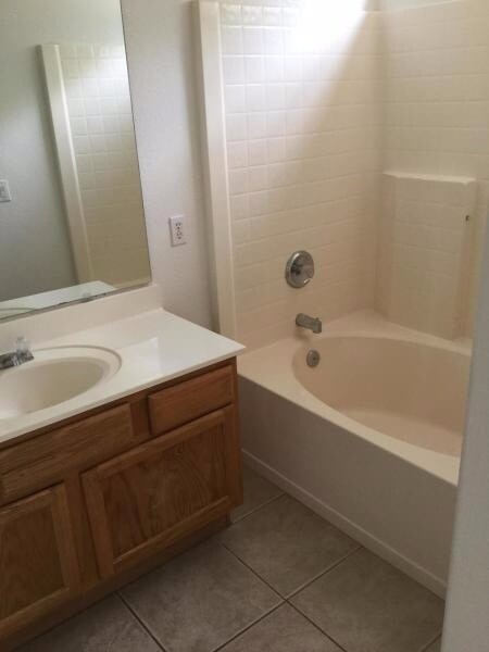 Building Photo - Great Gilbert Location!