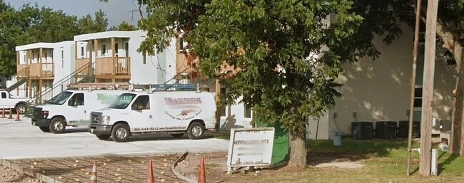 Building Photo - 1109 E North St