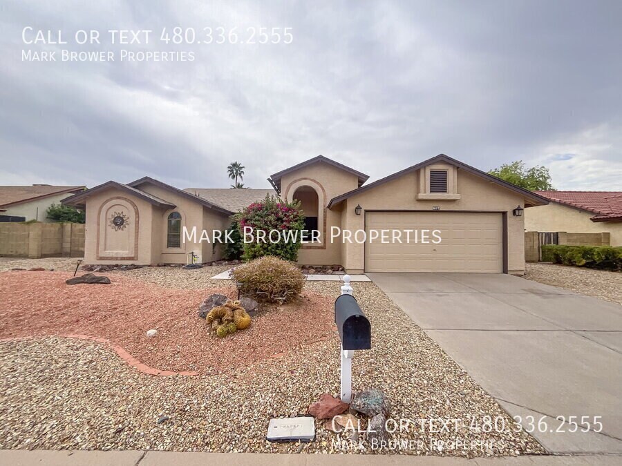 Primary Photo - 807 E Aire Libre Ave