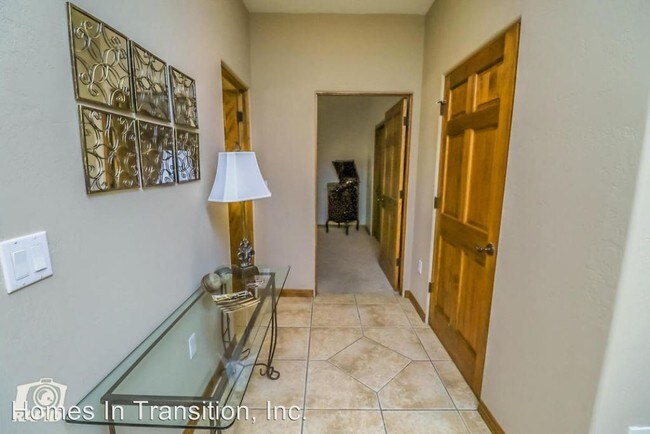 Building Photo - 2512 Villa Doro Way NW