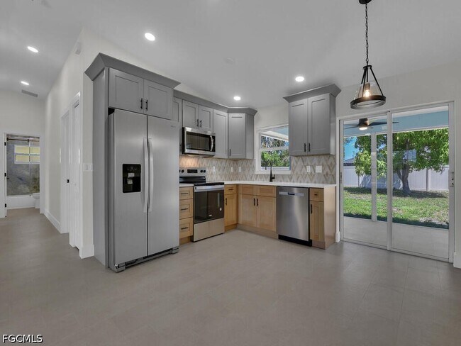 Foto del edificio - 2509 Academy Blvd