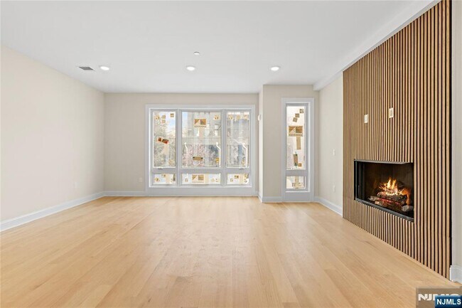 Foto del edificio - 45 Lincoln Ave