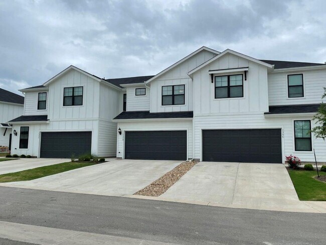 Building Photo - 3 br, 2.5 bath House - 135 Amber Fields Tr...