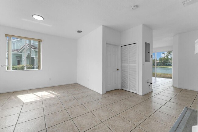 Foto del edificio - 2712 SE 15th Pl