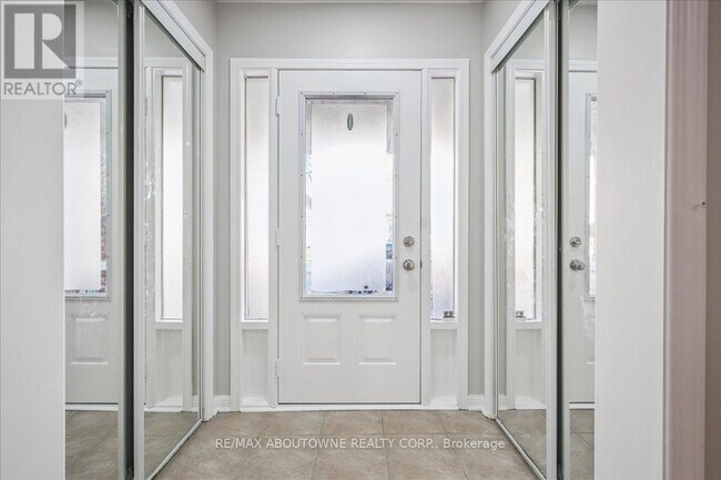 Building Photo - 884 Jempson Path