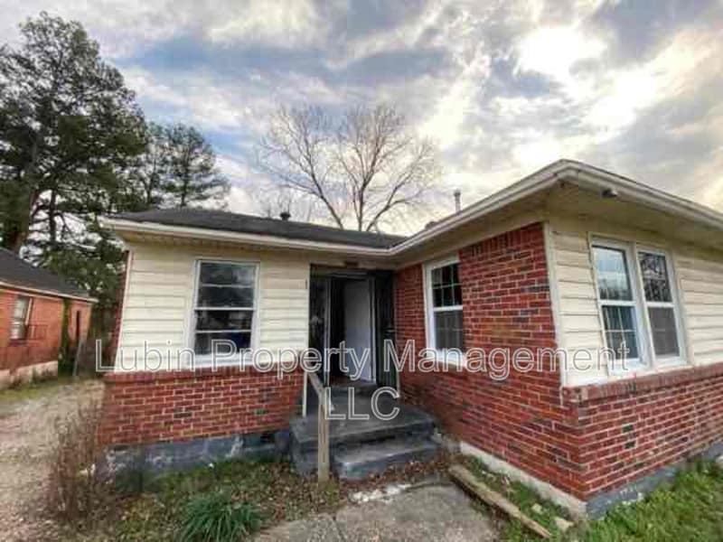 Building Photo - 1731 Greenview Cir