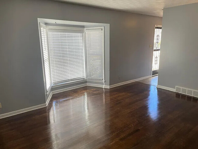 Building Photo - 3415 Coffee Dr