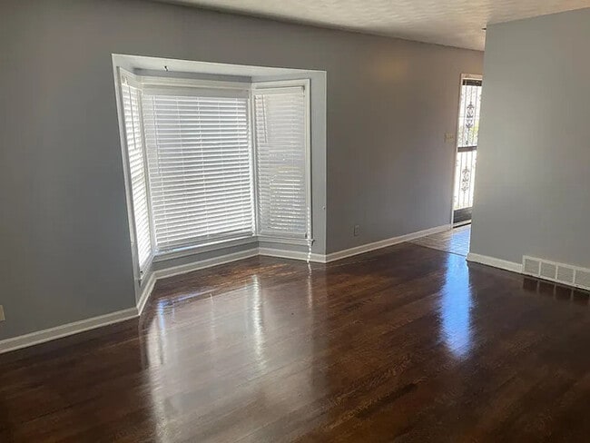 Building Photo - 3514 Coffee Dr