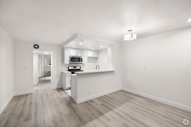 1 habitación, 1 baño, 700 pies cuadrados, comedor - Rodeo Apartments
