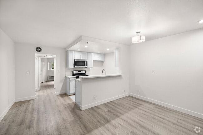 1BR, 1BA - 700SF - Dining Room - Rodeo Apartments