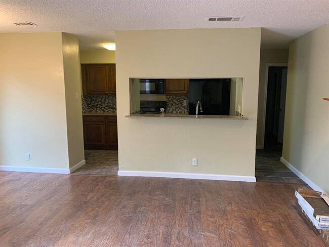 Building Photo - 1100 Harwell Dr