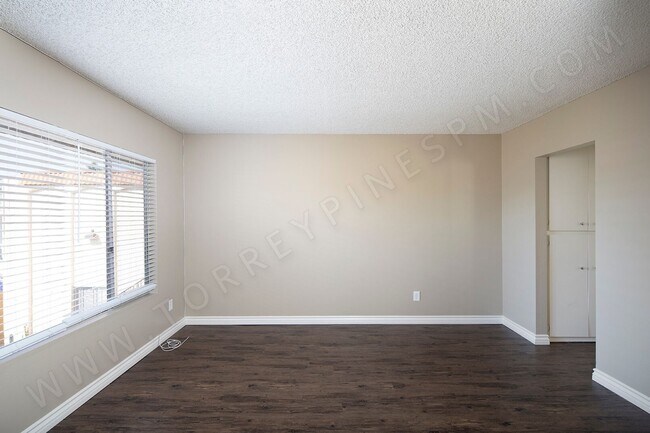 Building Photo - The Beach is Calling Your Name! 1br in Pac...
