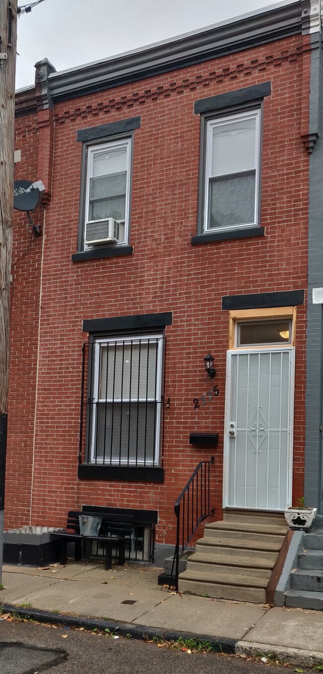 Building Photo - 2335 N Opal St