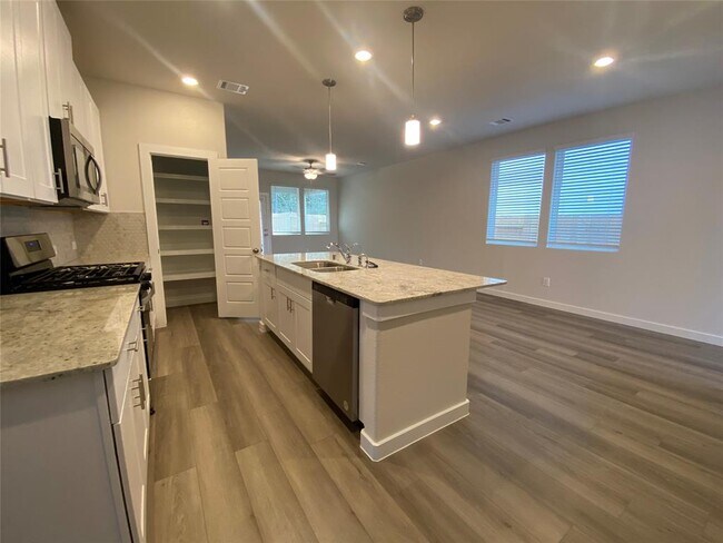 Building Photo - 1737 Oak Landing