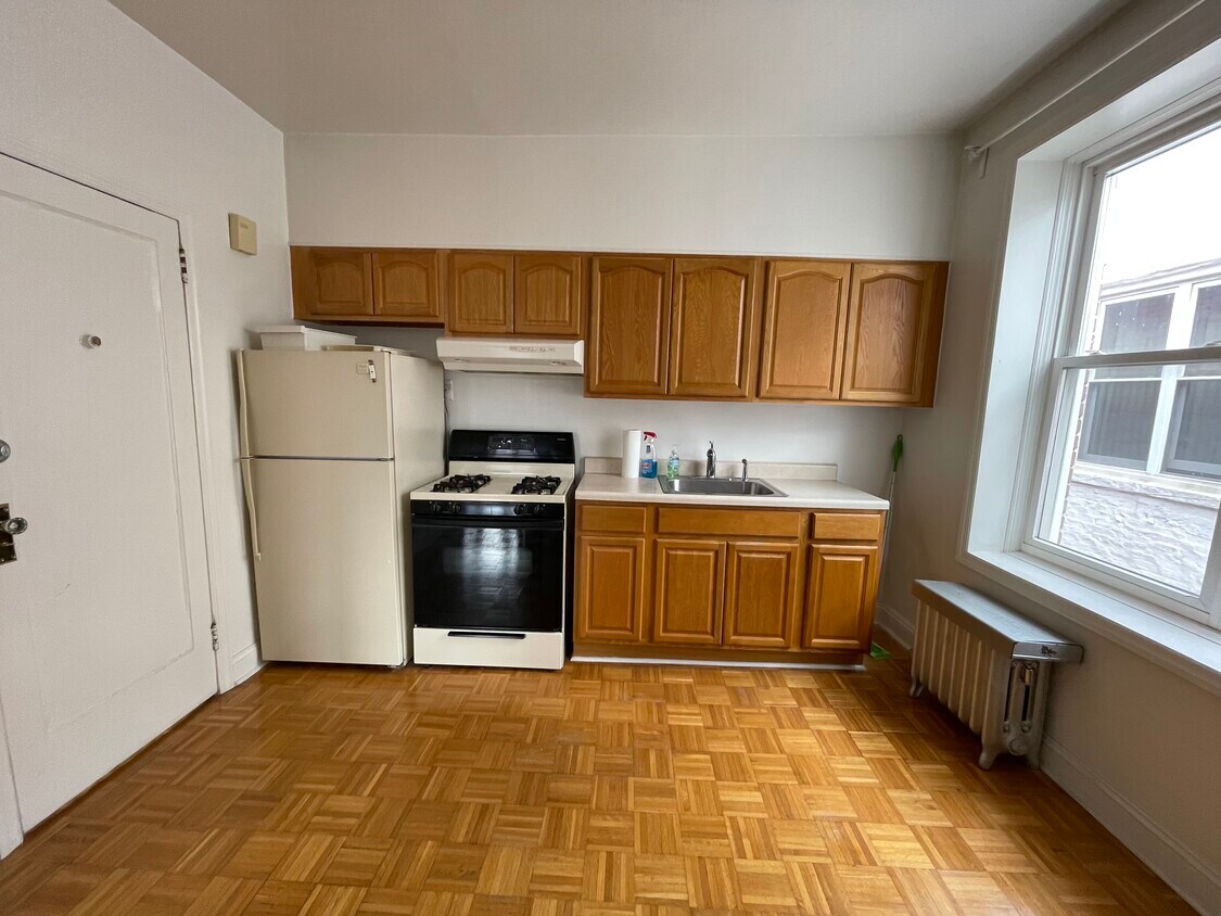 Primary Photo - 1067 64th St
