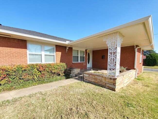 Building Photo - 425 E Atkinson Dr