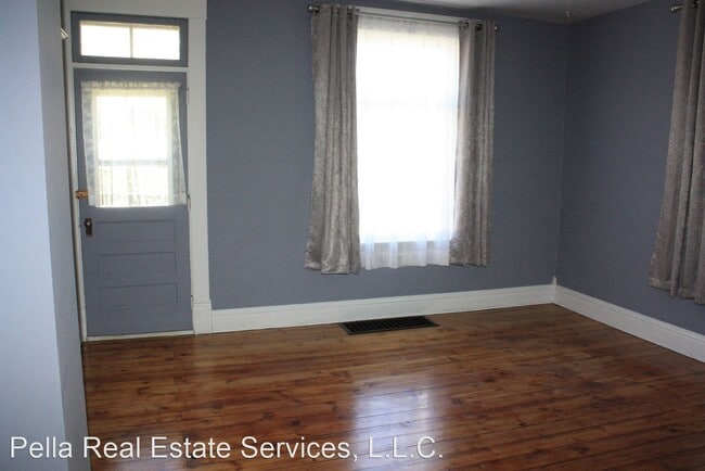 Building Photo - 4 br, 1.5 bath House - 216 E. First Street