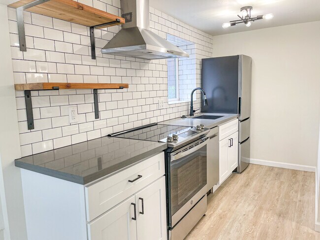 Kitchen - 821 Sir Francis Drake Blvd