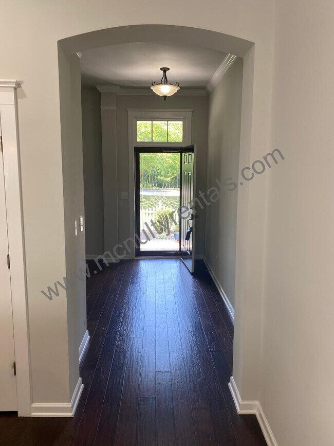 Foto del edificio - 4221 Courtly Ln