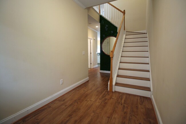 Building Photo - 3 Bedroom. 2.5 Bathroom Townhome in Pennin...