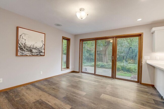 Building Photo - 7653-7655 Farmington Way