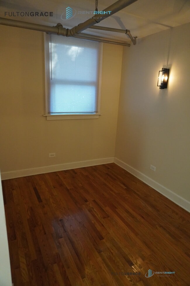 Building Photo - 1700-1710 W Albion