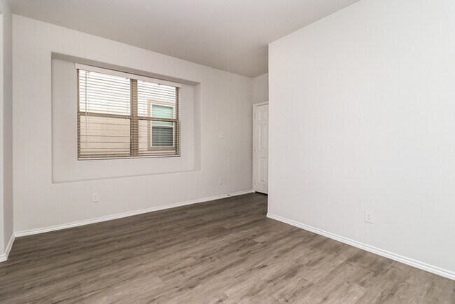 Foto del edificio - 5529 Eagle Point Dr