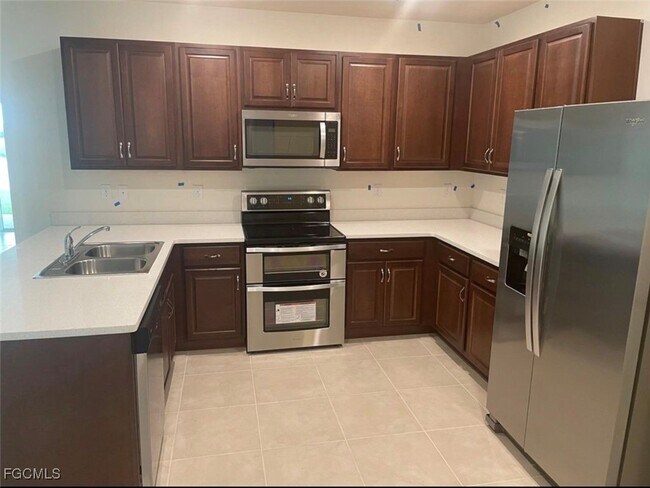 Foto del edificio - 7025 Crystal Way